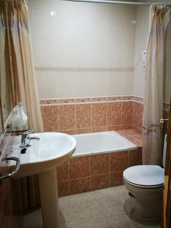 Hostal Restaurante El Chato El Barraco Екстериор снимка